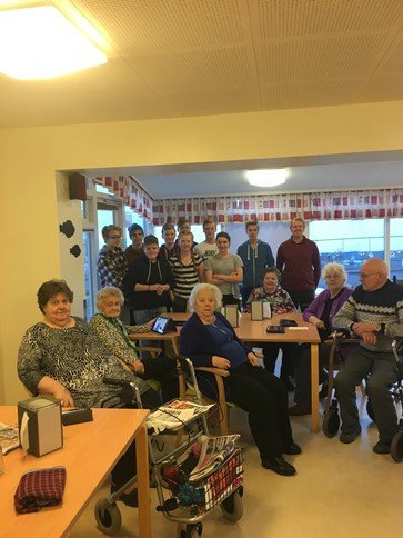 UT-valhópur í heimsókn á dvalarheimilinu