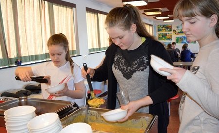 Nemendur skammta sér sjálfir í mötuneyti