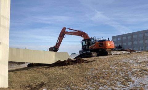 Framkvæmdir eru hafnar við skólann. Á næstunni verður sett  niður færanlegt kennslurými sem mun koma…