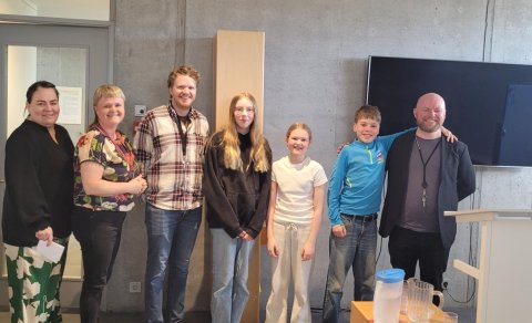 Fulltrúar skólans ásamt dómurum